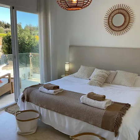 Private Luxurious Walking Distance To Puerto Banus * 马尔韦利亚